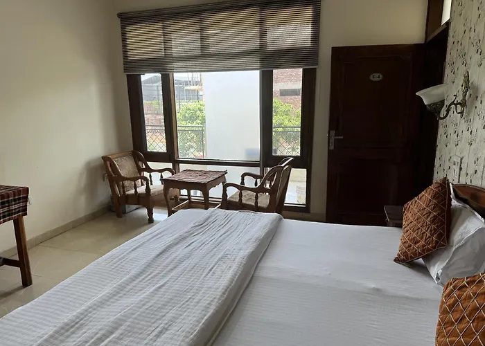 Skyview Stays I Party Lawns I Adjacent The Good Club I 1Km Sukhna Lake,Rock Garden & High Court I Chandigarh