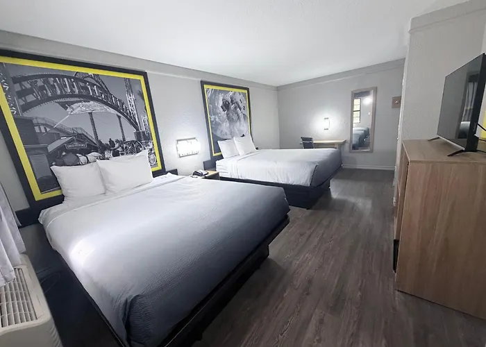 Super 8 By Wyndham Nacogdoches Near University