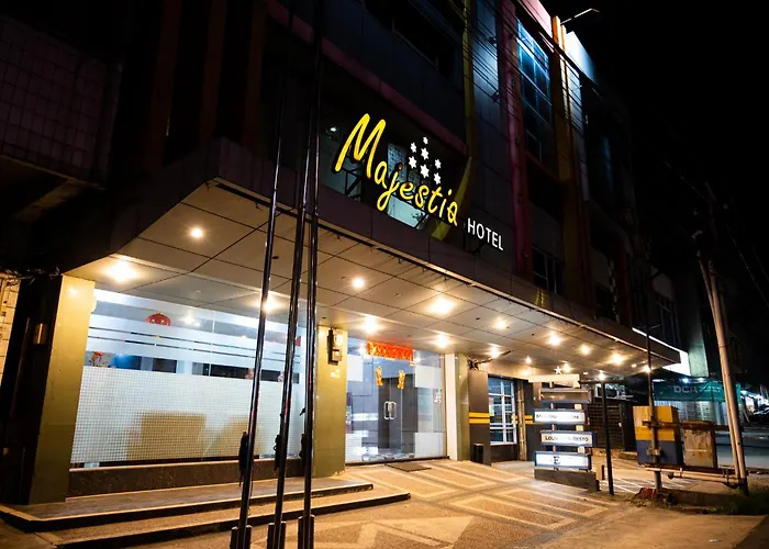 Majestiq Hotel By Tripletree Pekanbaru