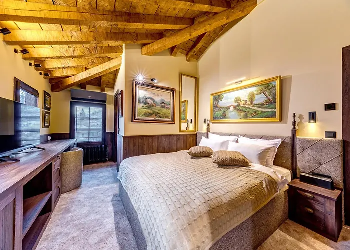 Pipers Lodge Shiroka Laka
