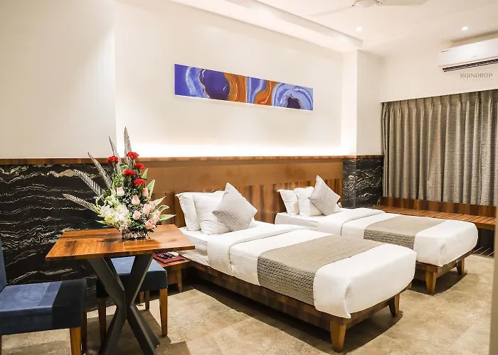 Hotel Paradise Ahilyanagar