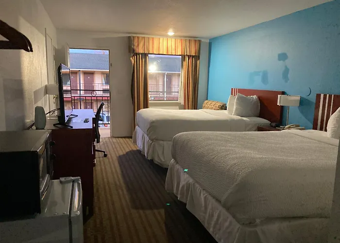 Woodward Inn & Suites