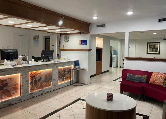 Woodward Inn & Suites