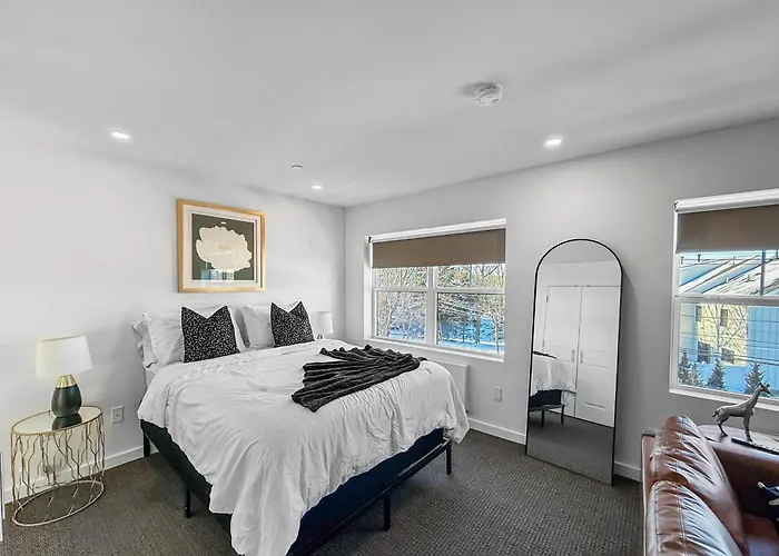 Daniella'S Suites Peabody