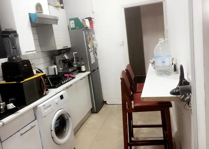 Double Room East London 15 Min To Central London It'S Opposite Seven Kings Station With Elizbeth Line Ilford