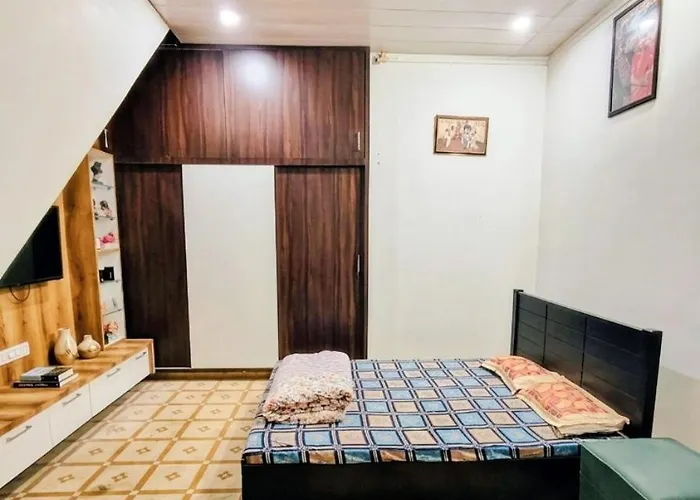 Radha Vatika Hotel Mathura