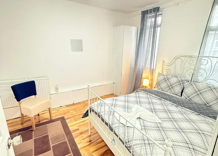 Double Room East London 15 Min To Central London It'S Opposite Seven Kings Station With Elizbeth Line Ilford