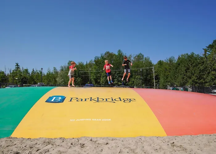 Family Cottage At Wasaga - Heated Pools & Walk To The Beach Wasaga Beach