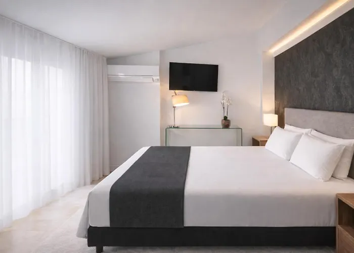 Abril Nerja Hotel