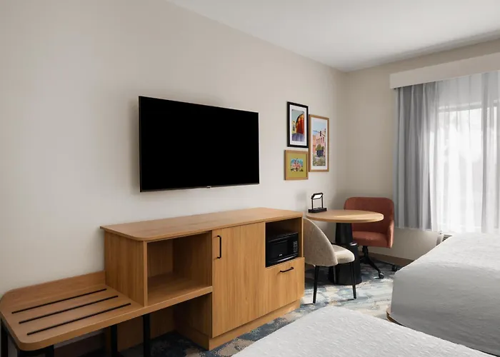 Hampton Inn & Suites Ontario
