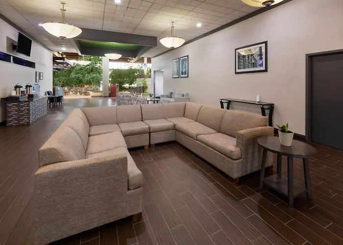 Wyndham Garden Detroit Metro Airport Hotel Romulus