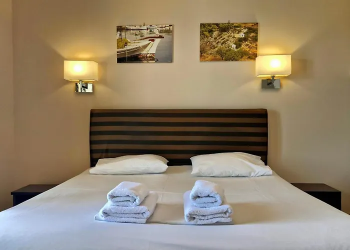 Plaza Hotel Aegina