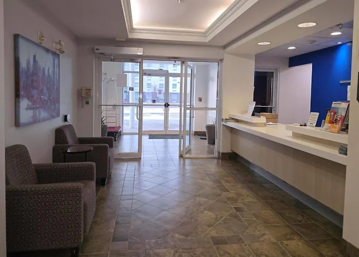Super 8 By Wyndham Estevan