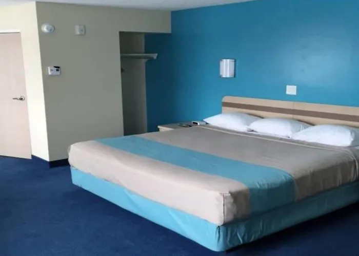 Super 8 By Wyndham Estevan