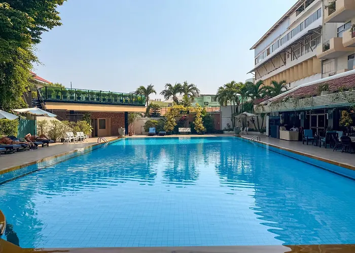 โกลเด้นบีชโฮเทล พัทยา Hotel Pattaya