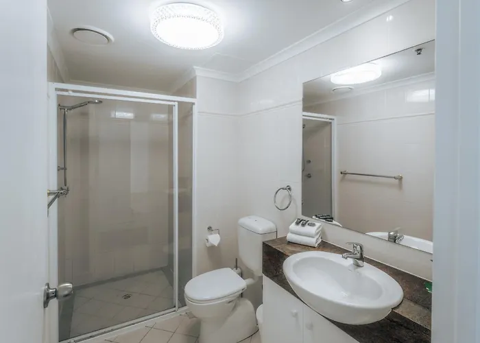 The Crest Apartments - Main Beach Gold Coast