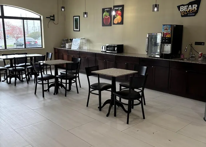 Travelodge By Wyndham St. Louis Berkeley