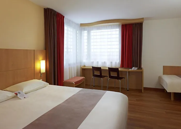 Ibis Warszawa West Station Hotel