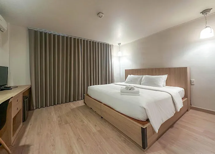 G Boutique Silom Hotel กรุงเทพมหานคร