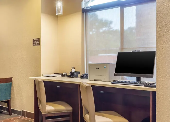 Comfort Inn Dekalb - University Area