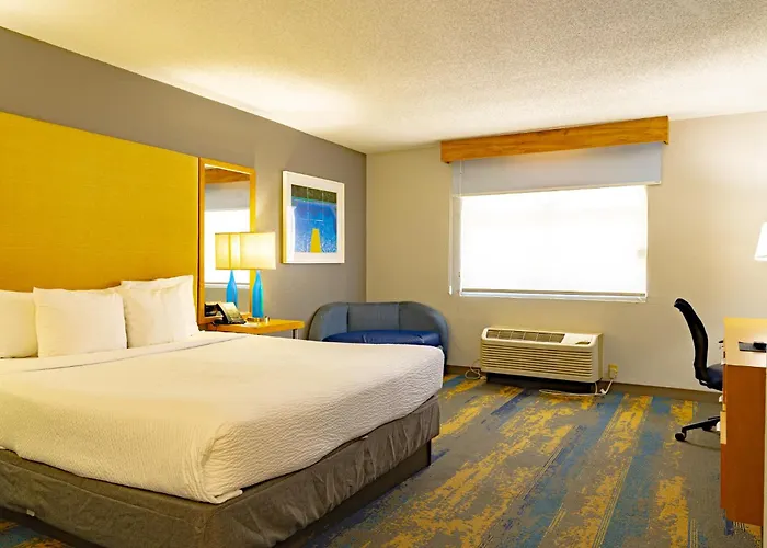 La Quinta By Wyndham Sarasota Downtown Hotel