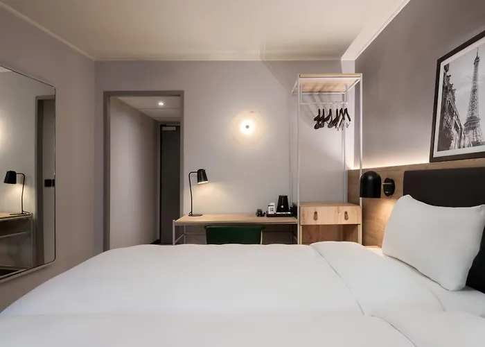 Campanile Dijon Centre - Gare Hotel