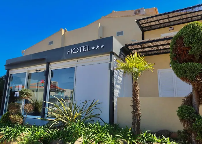 Hotel L'Escale Coté Port à LʼÎle-Rousse