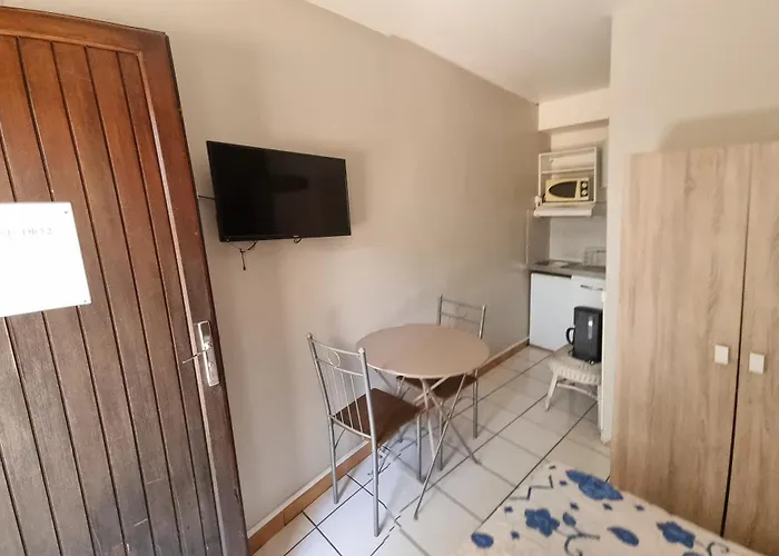 Hotel Les Manguiers Jardin de l'Etat Centre Ville Parking Gratuit Canal Sat Saint-Denis