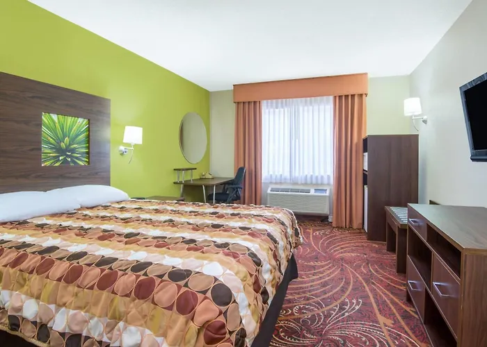 Super 8 By Wyndham Portales Motel