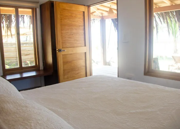 Hoja De Palma Bungalows Canoas de Punta Sal