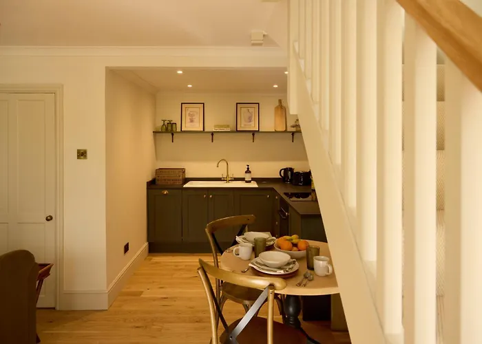 Great Ashley Farm Shepherds Huts And Cottage Bradford-On-Avon