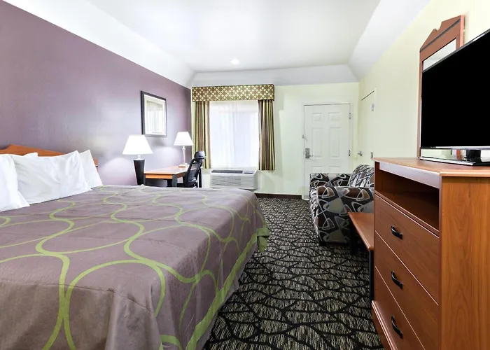 Super 8 By Wyndham Fairfield Tx Hotel