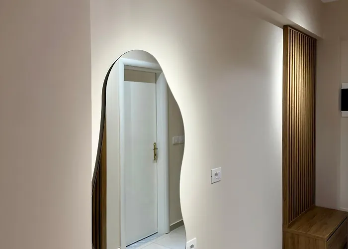Karos Hotel Llaman Himarë