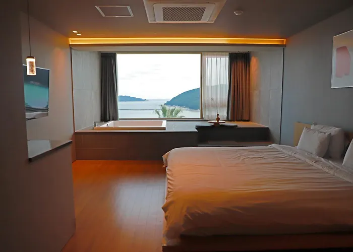 Hotel Sang Sang & Private Sang Sang Pool Villa Geoje