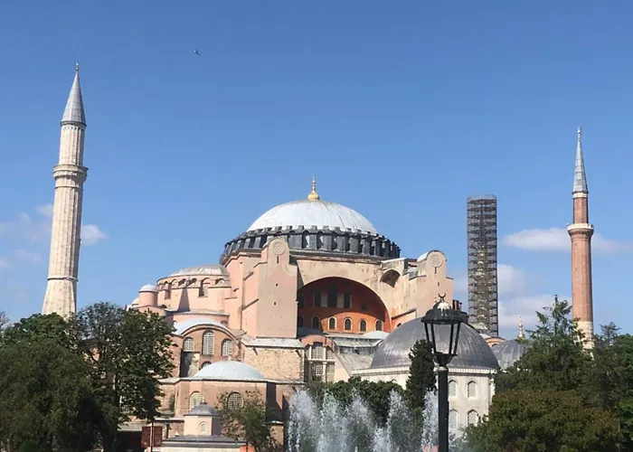 Bachos Hotel Sultanahmet Enjoy Breakfast On The Teracce With A Sea View İstanbul