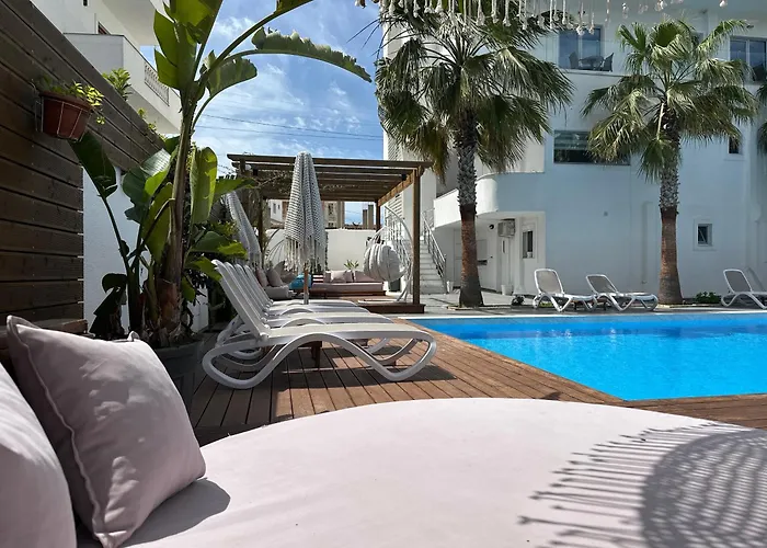 Kuburi Hotel Ksamil