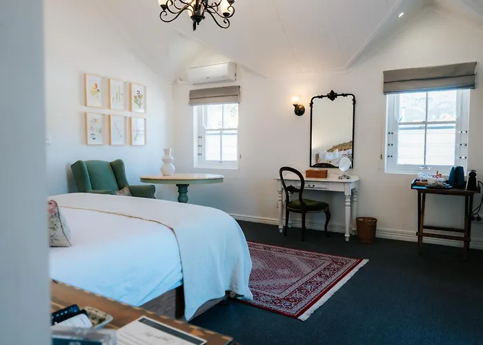 Le Petit Paris Hotel Franschhoek