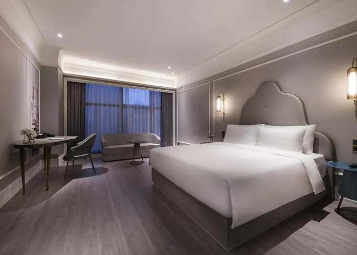 Mercure Shanghai Yu Garden On The Bund - 5 Mins Taxi To Nanjing Road And Bund