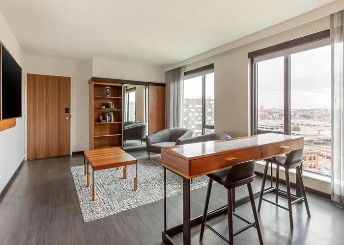 Cambria Hotel Boston Downtown - Seaport