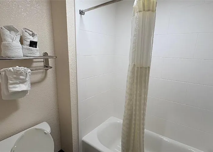 Baymont By Wyndham Iowa Lake Charles
