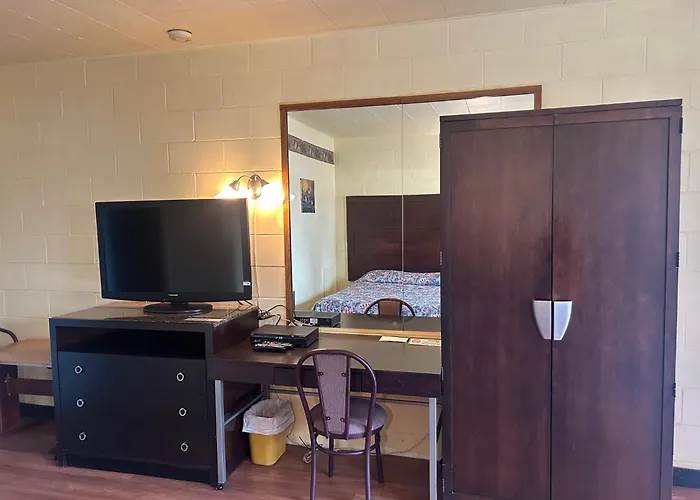 Motel R-100 Longueuil