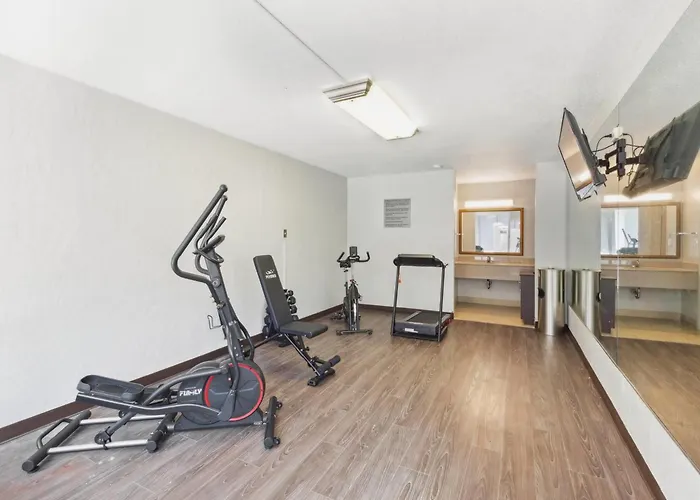 Ramada By Wyndham Houma Hotel