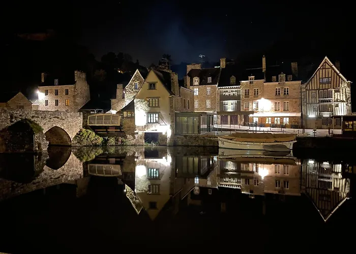 Manoir La Meffrais 1741-Chambres D'Hotes A 3 Min De Dinan-Parking Prive