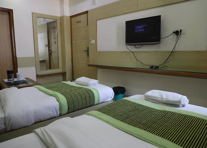 Hotel Lav Kush Deluxe 2 Min Walk From New Delhi Railway Station