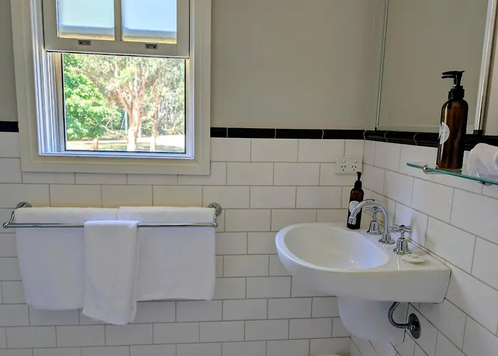 Oscar'S On The Yarra Hotel Warburton