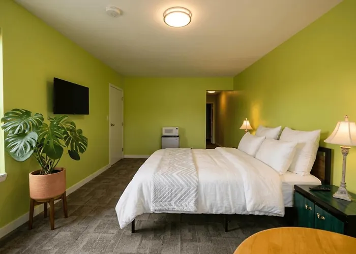 6267 Persepolis Inn Niagara Falls