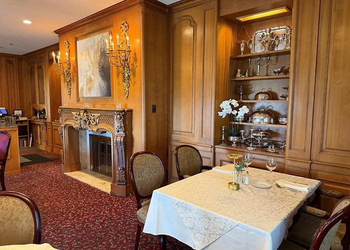 Crown Mansion Boutique Hotel & Villas Qualicum Beach