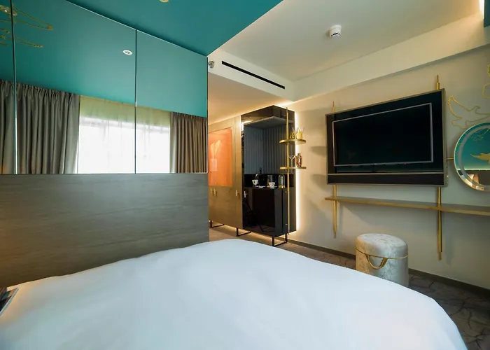 Middle Eight - Covent Garden Hotel London