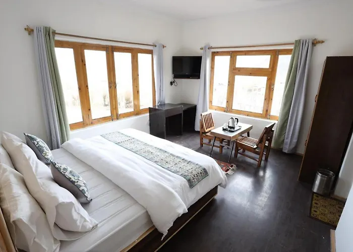 Tih Hotel Jorchung Leh