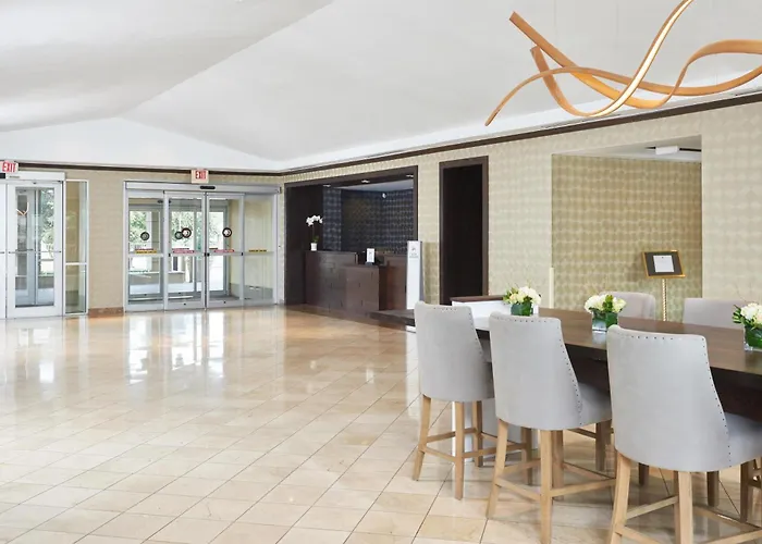 Doubletree By Hilton Dallas Market Center